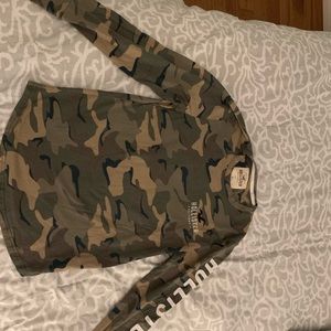Unisex Camo hollister long sleeve tee!!